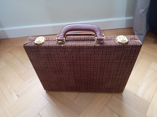 Vintage tan attache - attache, document