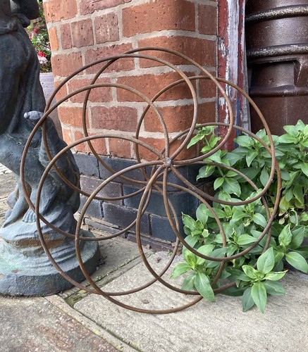 Large metal rusty garden - metal,