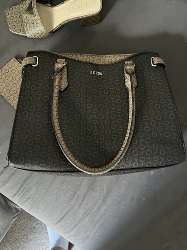 Purse guess with - guess,