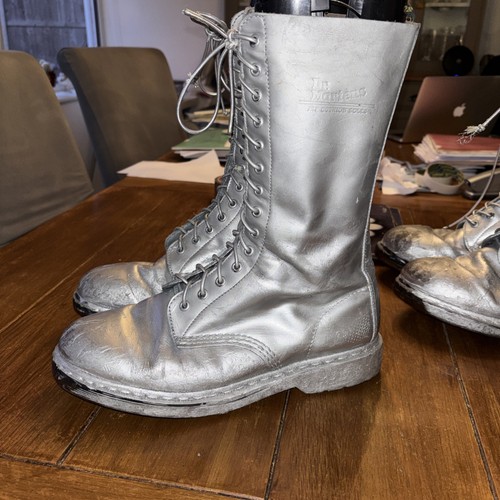 Martens airwair hole - dr,