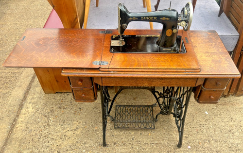 Antique 1924 singer treadle - 1924,
