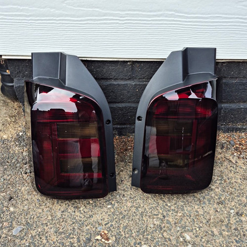 Pair left right tail - tail, light