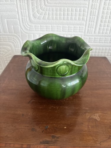 Antique bretby green - antique, ruffled