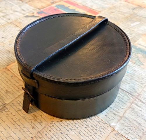 Vintage round black leather - round,