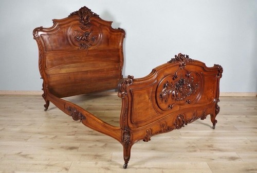 Louis carved walnut - louis, xv