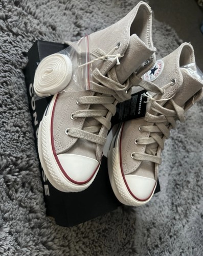 Women converse - women,