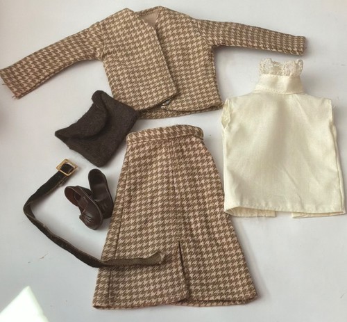 Vintage sindy doll - sindy, window