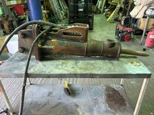 Hydraulic breaker/pecker for