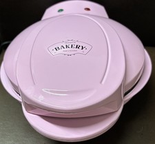 Global Gizmos Heart Shaped Waffle Maker / 1000W / Unique Thermostatic Design