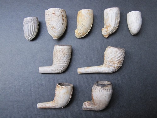 Vintage decorated clay pipes - 9,