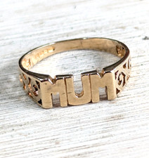 9ct Yellow Gold MUM Ring Scroll Design Full UK Hallmarked Ring Size O 1/2