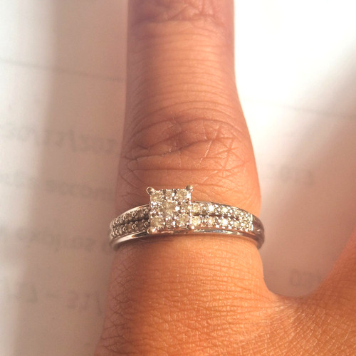 Stunning 9ct white - stunning, gold