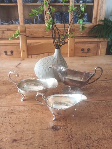 Three sause bowls - three,
