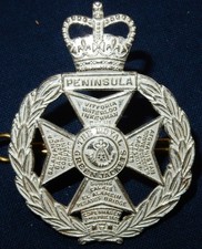 SUPERB THE ROYAL GREEN JACKETS REGIMENT MILITARY CAP BADGE - GENUINE - 2 LUGS