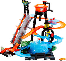Hot Wheels Ultimate Gator Car Wash ,Manual Crank Elevator, Crazy Track