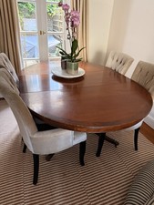 Extendable Dining Table Sits