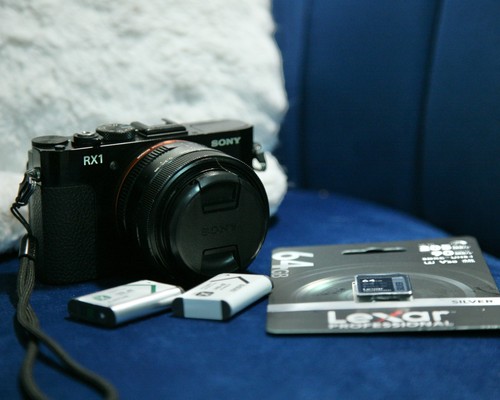 Sony rx1r 24mp - sony,
