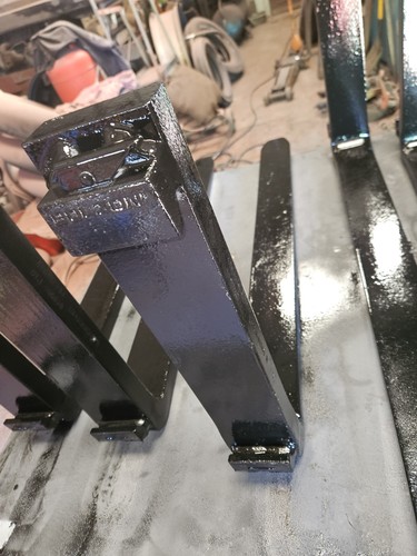 Single pallet fork tine - to, fit