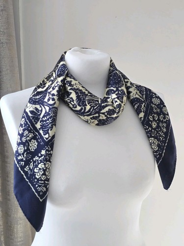 Large navy cream - large, floral
