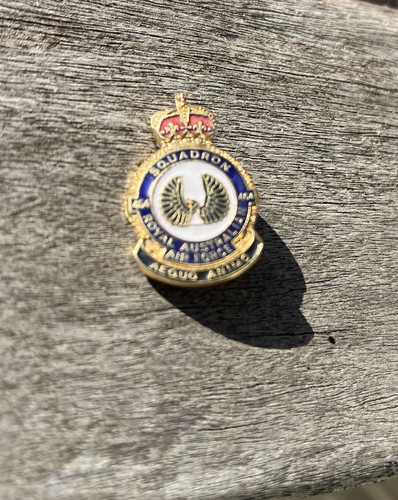 464 squadron raaf lapel - squadron, badge