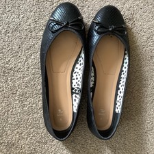 Ladies Shoes Size 6. Worn Once. Excellent Condition. Black