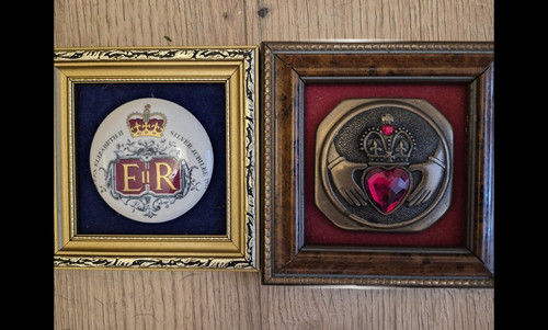 Framed wall plaques - 2x,