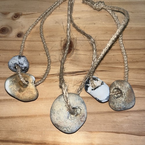 Hanging hag stones 3 - hag, x