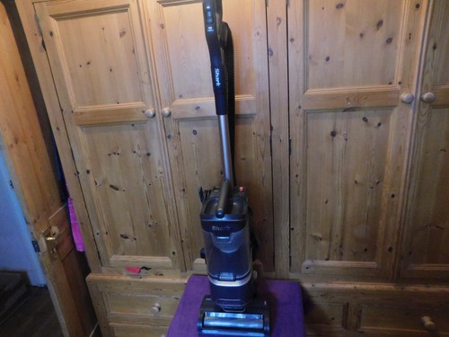 Shark lift away - upright, vacuum