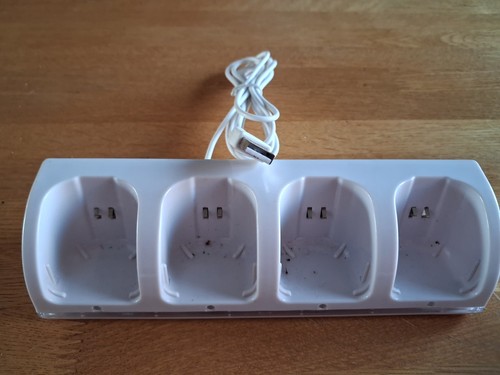 Wii remote charge station - remote, for