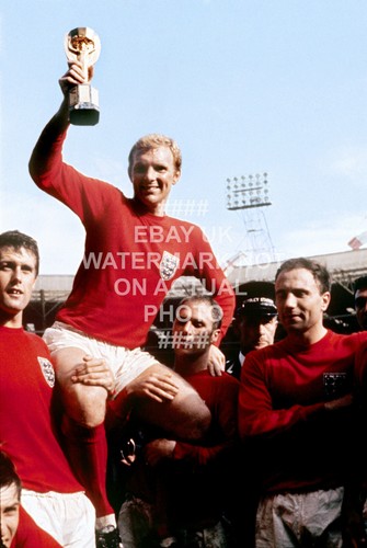 Bobby moore england 1966 - bobby,