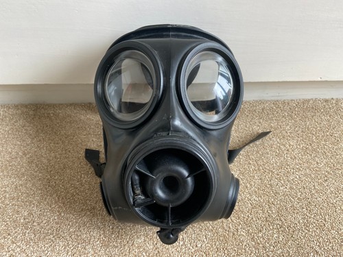 Vintage british army - gas, mask