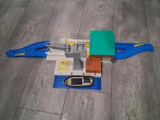 THOMAS TRACKMASTER CRANKY CRANE TRACK SET. VERY RARE. TOMY. BATTERY OPERATED.