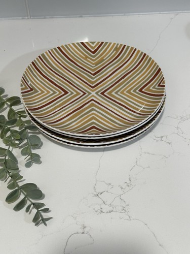 Set west elm plates - of, 4