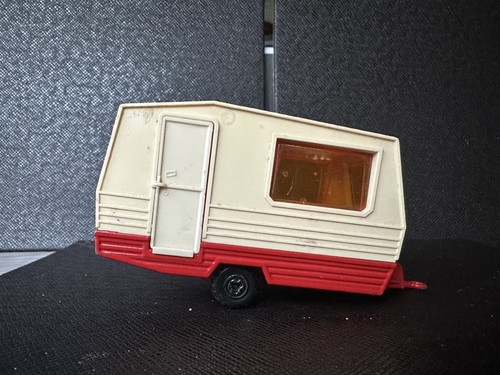 Majorette caravan red and - 1.36,