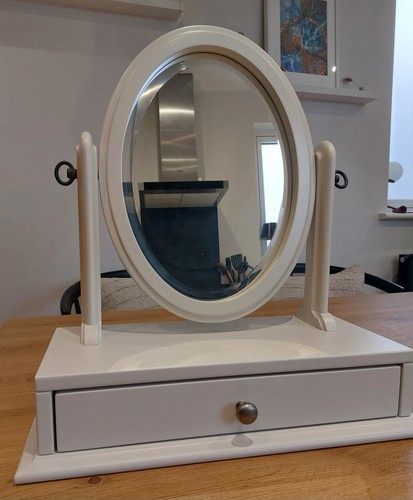 Dressing table mirror with - table,