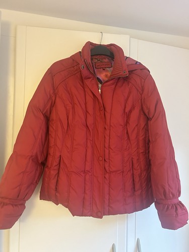 Red puffer per - red,
