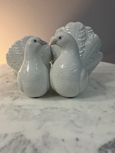 Lladro couple doves - of,