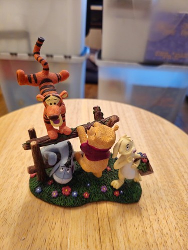 Winnie the pooh - winnie, simply