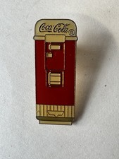 COCA-COLA MACHINE PINBACK VINTAGE  1988 Rare.