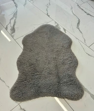 Silhouette Home Accent Rug – Faux Sheepskin Style 90 X 60CM