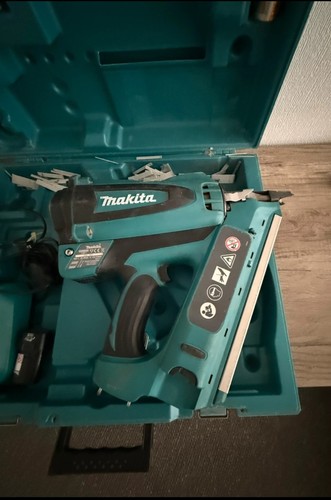 Makita gn900 first - first, nail