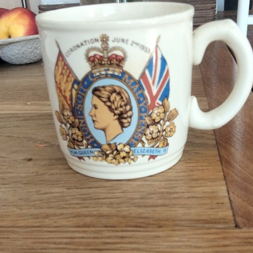 Myott queen elizabeth - elizabeth, ii