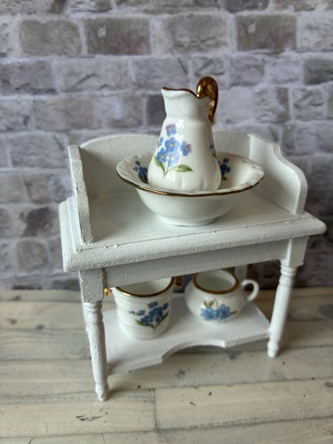 Dolls house scale - 1/12,