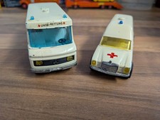 Siku 2 x Binz Ambulances 406D