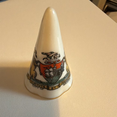 Goss cone vase - vase, features