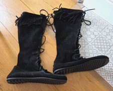 Minnetonka black fringed lace