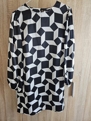 Black and white - size, 8