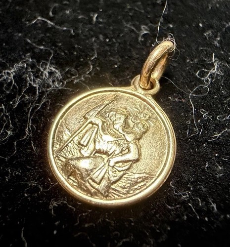 Beautiful tiny solid 9ct - tiny,