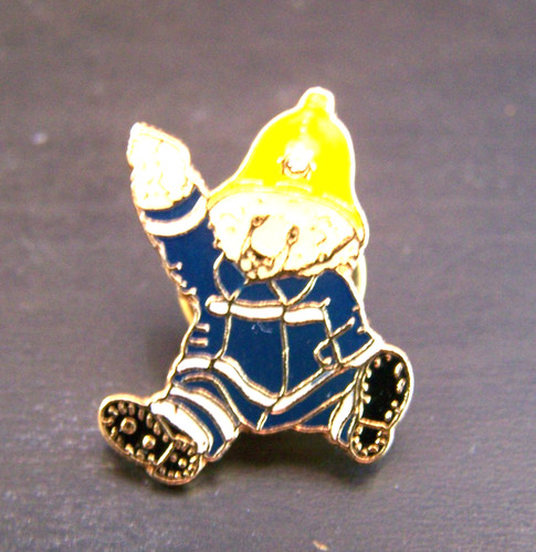 Firefighter bear enamel - a,