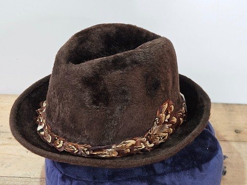 Vtg fisher velour - fisher, felt
